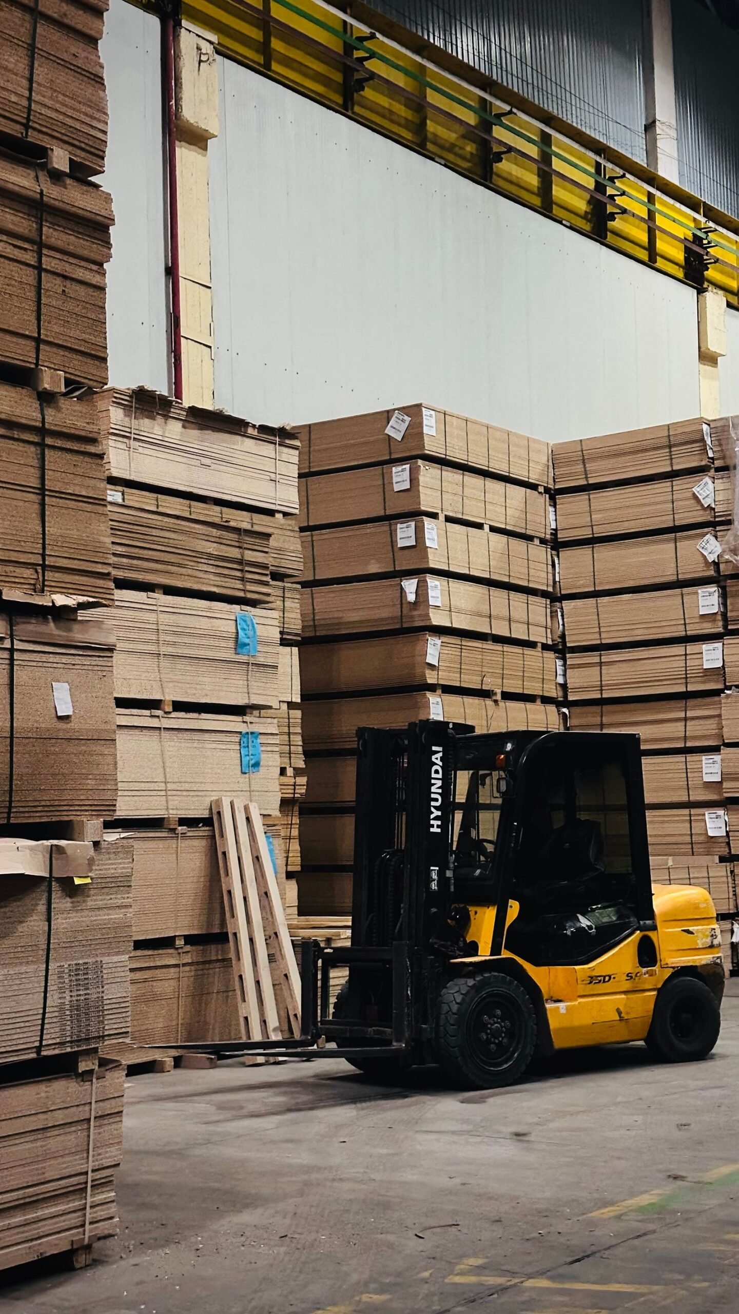 Forklift stacking cartons in a warehouse for LCL consolidation
