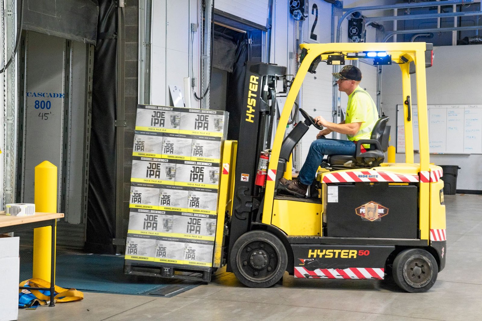 Forklift lifting boxes in a warehouse for LCL consolidation